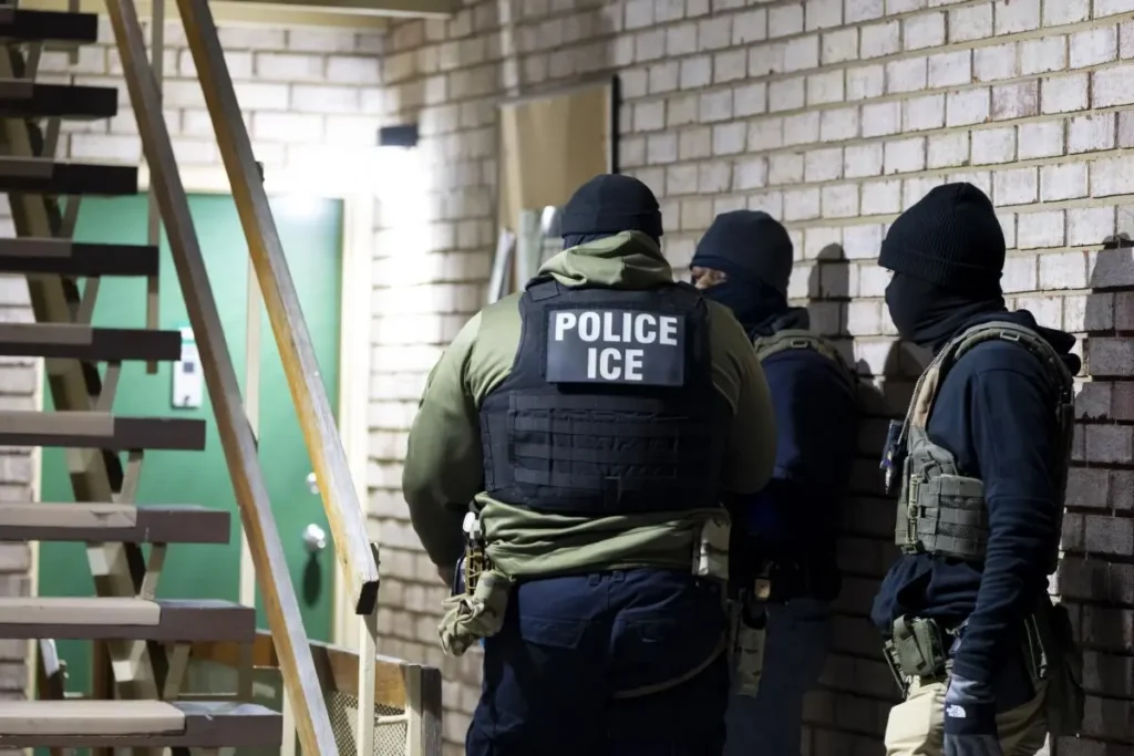 Agente de ICE dispara mortalmente a inmigrante que intentó escapar en Chicago